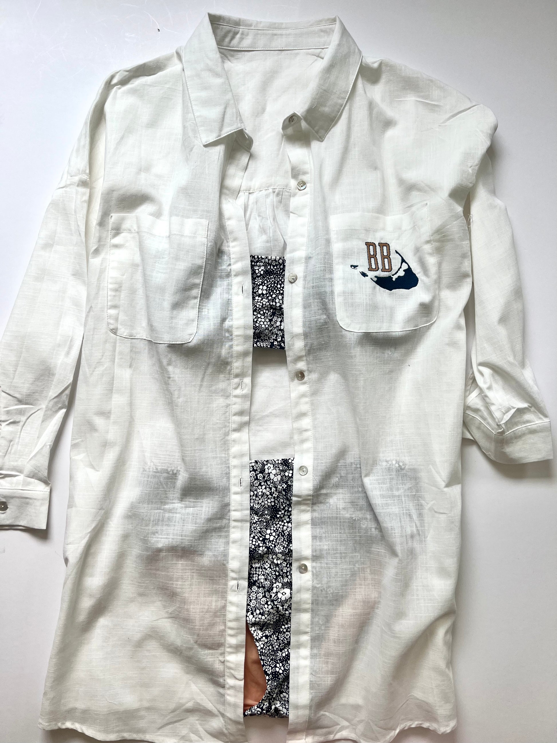 Nantucket Island motif with Simone font (fawn and navy thread colors)