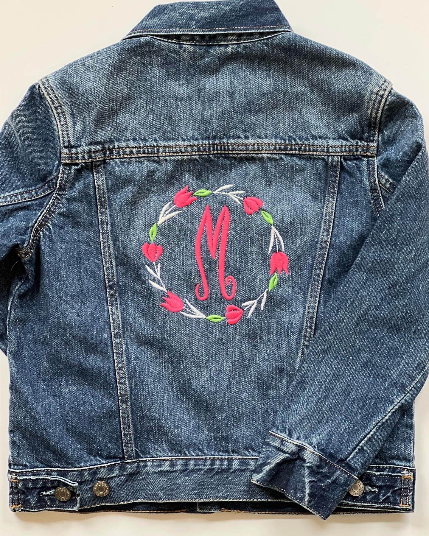 Fancy circle monogram font used.
